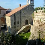 Ancora * Каштела